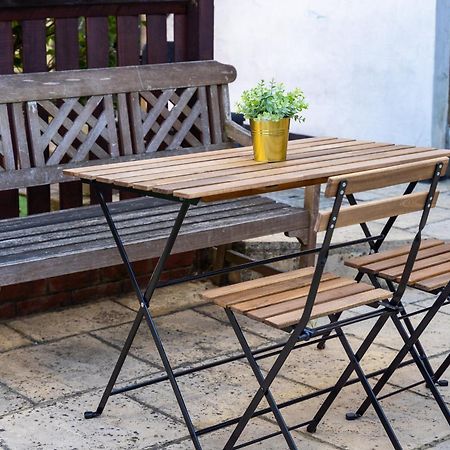 Homely And Stylish Apartment With A Garden In East Finchley 런던 외부 사진