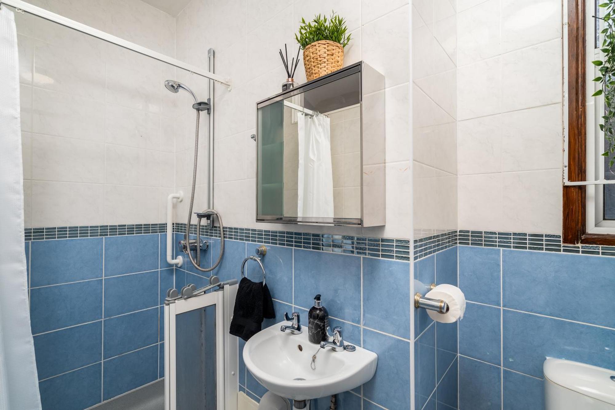 Homely And Stylish Apartment With A Garden In East Finchley 런던 외부 사진